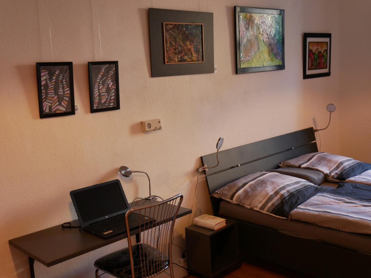 Ferienwohnungen In Der Kunstgalerie Charlie Und Jenny เคมนิตซ์ ภายนอก รูปภาพ